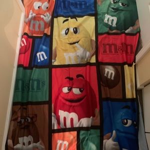 M&M blanket and carrying bag